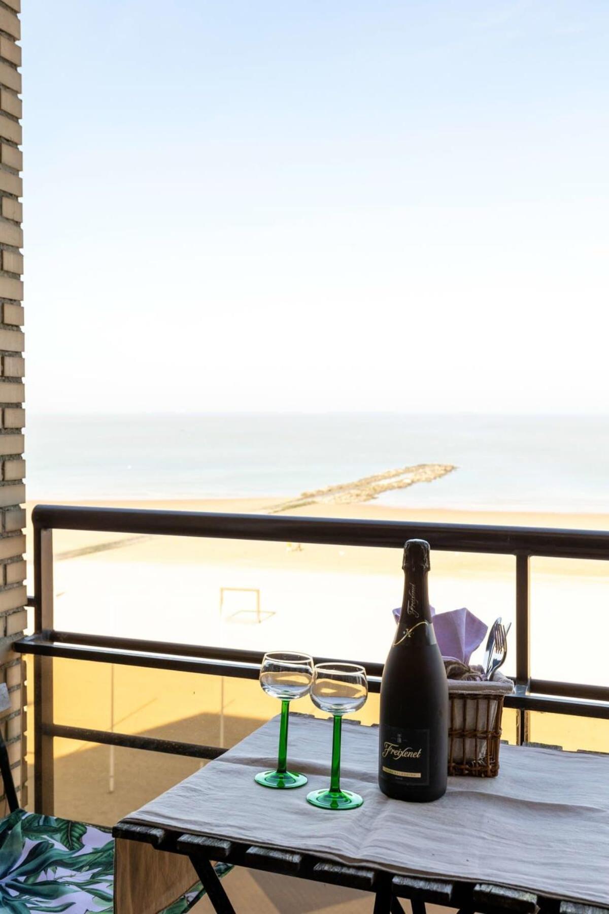 Huswell - Beautiful Spacious Studio With Frontal Sea View นอคเคอ-เฮสท์ ภายนอก รูปภาพ